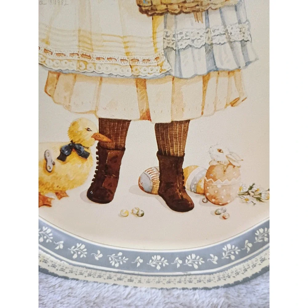 Jan Hagara Victorias Easter Vintage Metal Tray Heirloom Tradition‎ 1984 H3052